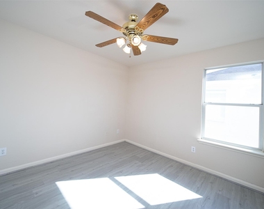 12934 Kingston Point Lane - Photo Thumbnail 18