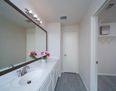 12934 Kingston Point Lane - Photo Thumbnail 14