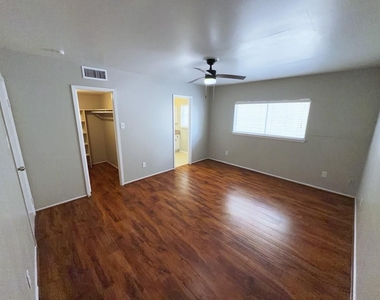 2210 Dorrington Street - Photo Thumbnail 8