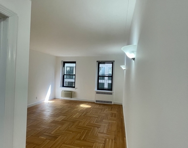 440 East 78th Street, 2D - Photo Thumbnail 1