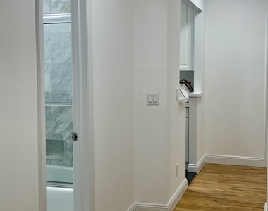 440 East 78th Street, 2D - Photo Thumbnail 2