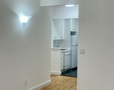 440 East 78th Street, 2D - Photo Thumbnail 3