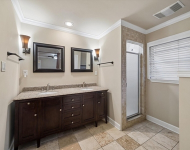 1221 Aurora Street - Photo Thumbnail 5