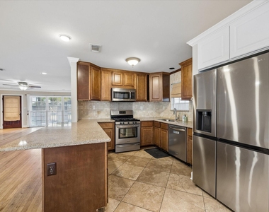 1221 Aurora Street - Photo Thumbnail 3
