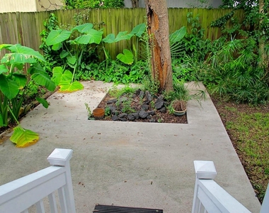 1221 Aurora Street - Photo Thumbnail 3