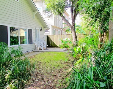 1221 Aurora Street - Photo Thumbnail 5