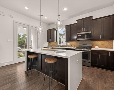 1604 Ovid Street - Photo Thumbnail 14