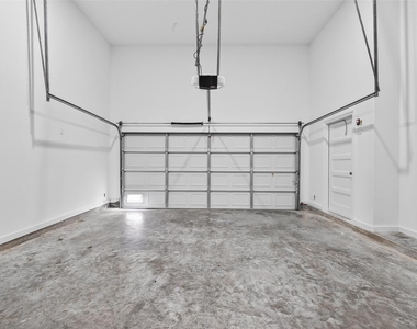 1122 W 16th Street - Photo Thumbnail 17