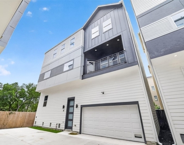 1122 W 16th Street - Photo Thumbnail 1