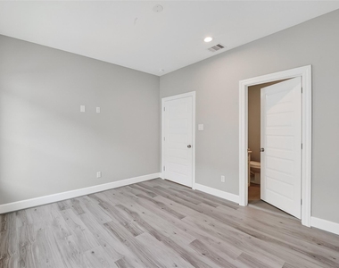 1122 W 16th Street - Photo Thumbnail 15