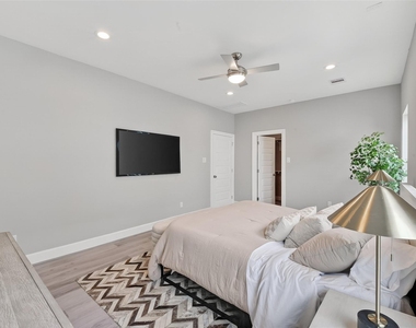 1122 W 16th Street - Photo Thumbnail 11