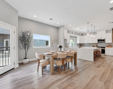 1122 W 16th Street - Photo Thumbnail 7