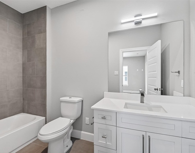 1122 W 16th Street - Photo Thumbnail 5