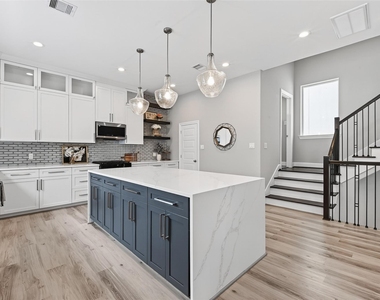 1122 W 16th Street - Photo Thumbnail 8