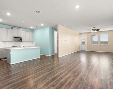 2108 Sweet Bay Drive - Photo Thumbnail 4