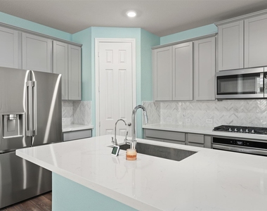 2108 Sweet Bay Drive - Photo Thumbnail 11