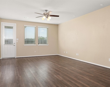 2108 Sweet Bay Drive - Photo Thumbnail 6