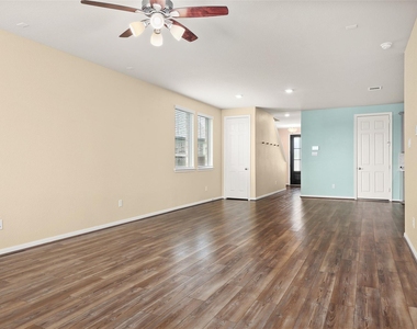 2108 Sweet Bay Drive - Photo Thumbnail 8