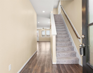2108 Sweet Bay Drive - Photo Thumbnail 3