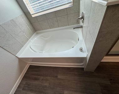 149 Camelot Place Court - Photo Thumbnail 15