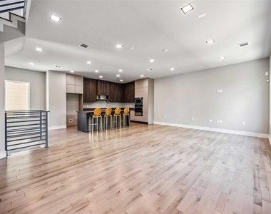 1113 W 21st Street - Photo Thumbnail 8