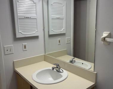 668 Cedar Side Circle Ne - Photo Thumbnail 3