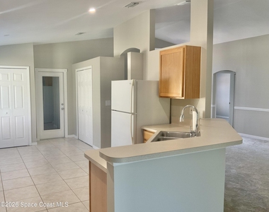 2087 Deercroft Drive - Photo Thumbnail 7