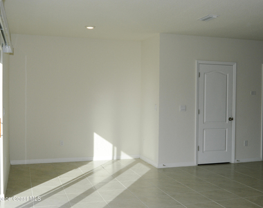 2712 Golden Trout Lane - Photo Thumbnail 5