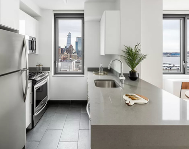 West 57th Street - Photo Thumbnail 2