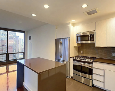 West 67th Street - Photo Thumbnail 2