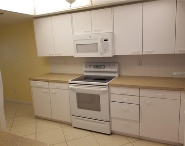 9510 Harbor Greens Way - Photo Thumbnail 4