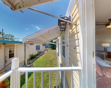 10728 Poplar Street Ne - Photo Thumbnail 5