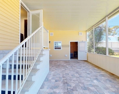10728 Poplar Street Ne - Photo Thumbnail 4