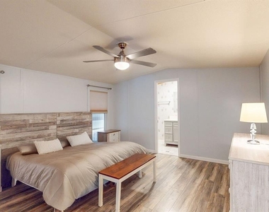 10728 Poplar Street Ne - Photo Thumbnail 17
