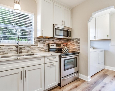 221 N Clearview Avenue - Photo Thumbnail 9