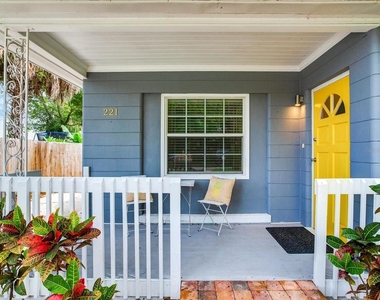 221 N Clearview Avenue - Photo Thumbnail 4