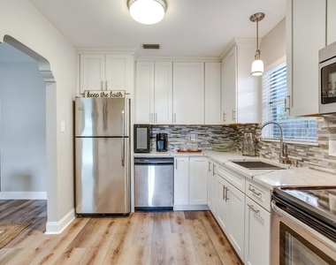 221 N Clearview Avenue - Photo Thumbnail 10