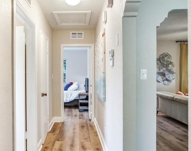 221 N Clearview Avenue - Photo Thumbnail 28