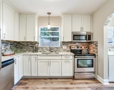 221 N Clearview Avenue - Photo Thumbnail 6
