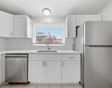 14190 Page Avenue - Photo Thumbnail 11