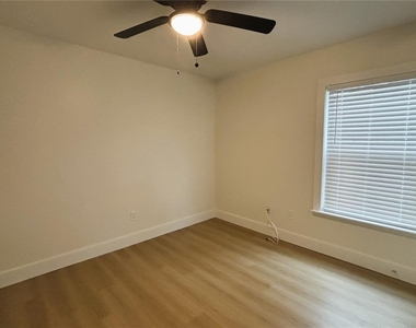 220 W North Street - Photo Thumbnail 9