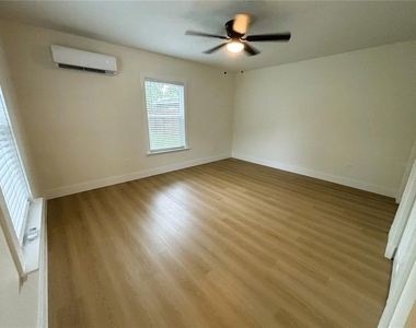 220 W North Street - Photo Thumbnail 6