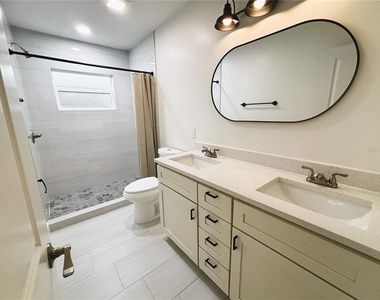 220 W North Street - Photo Thumbnail 5