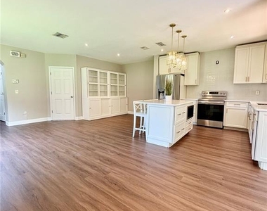 1050 Blackwater Drive - Photo Thumbnail 9