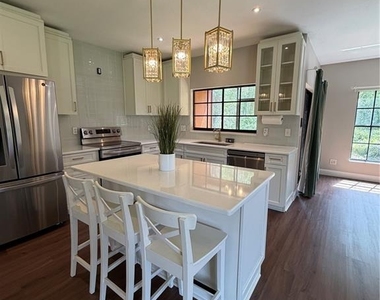 1050 Blackwater Drive - Photo Thumbnail 8