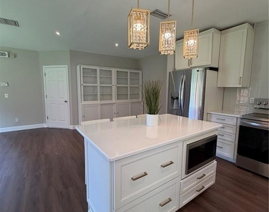 1050 Blackwater Drive - Photo Thumbnail 7