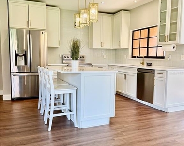 1050 Blackwater Drive - Photo Thumbnail 4