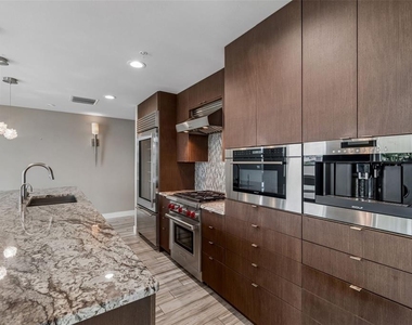1120 E Kennedy Boulevard W - Photo Thumbnail 6