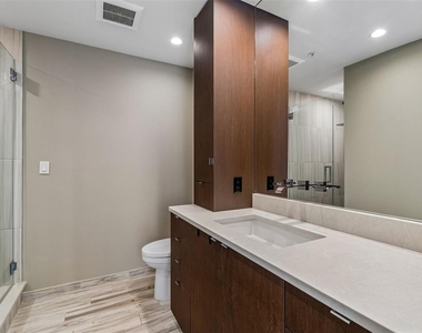 1120 E Kennedy Boulevard W - Photo Thumbnail 21