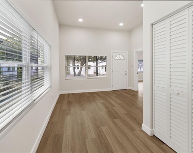 2329 W Beach Street - Photo Thumbnail 10